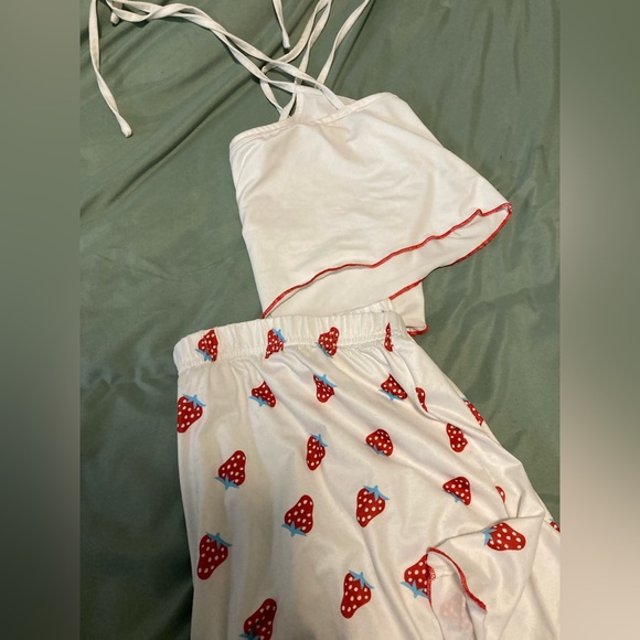 Strawberry 🍓 shortcake pj set - Picture 3 of 3